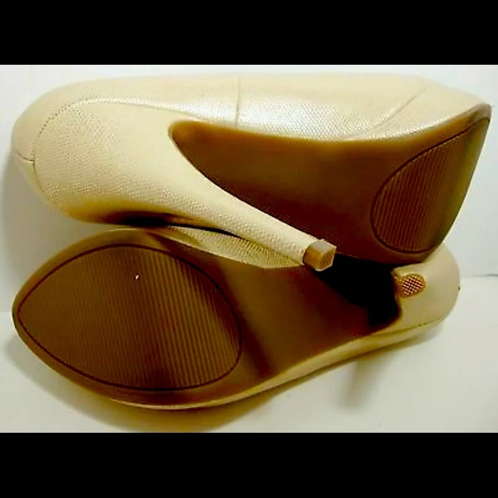 Apt 9 Metallic Gold Peep Toe Platform Heel